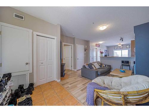 309-1540 17 Avenue Sw, Calgary, AB - Indoor Photo Showing Other Room