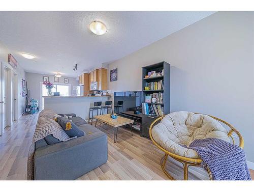 309-1540 17 Avenue Sw, Calgary, AB - Indoor Photo Showing Living Room