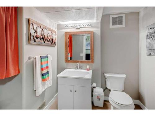 129 Fireside Place, Cochrane, AB - Indoor Photo Showing Bathroom