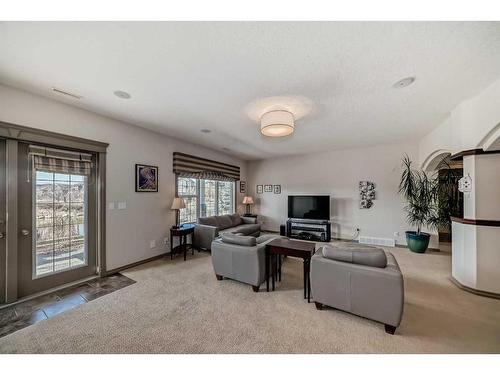 987 Bayside Drive Sw, Airdrie, AB - Indoor Photo Showing Other Room