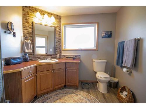 4540 Township Road 340, Rural Mountain View County, AB - Indoor Photo Showing Bathroom