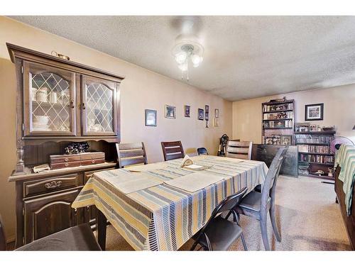 5220 19 Avenue Nw, Calgary, AB - Indoor Photo Showing Dining Room