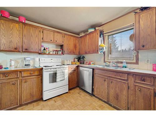 5220 19 Avenue Nw, Calgary, AB - Indoor Photo Showing Kitchen