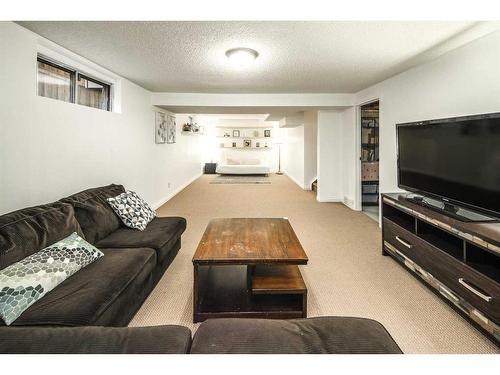 158 Sundown Place Se, Calgary, AB - Indoor Photo Showing Living Room