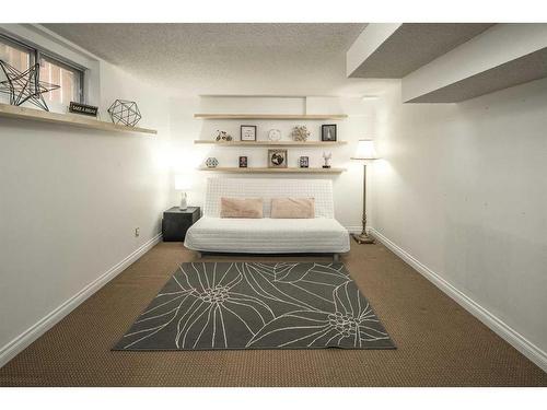 158 Sundown Place Se, Calgary, AB - Indoor Photo Showing Bedroom