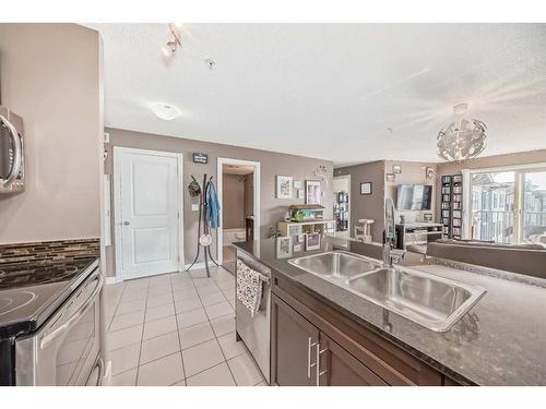 1417-625 Glenbow Drive, Cochrane, AB - Indoor Photo Showing Kitchen With Double Sink