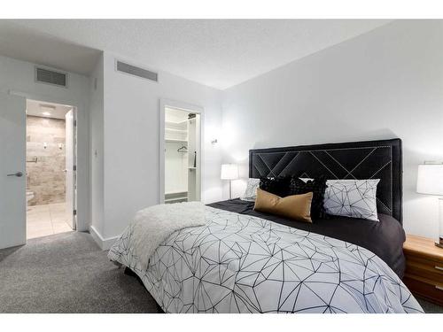 703-433 11 Avenue Se, Calgary, AB - Indoor Photo Showing Bedroom