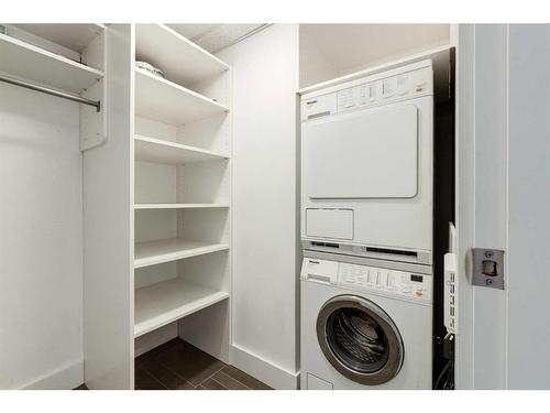 703-433 11 Avenue Se, Calgary, AB - Indoor Photo Showing Laundry Room