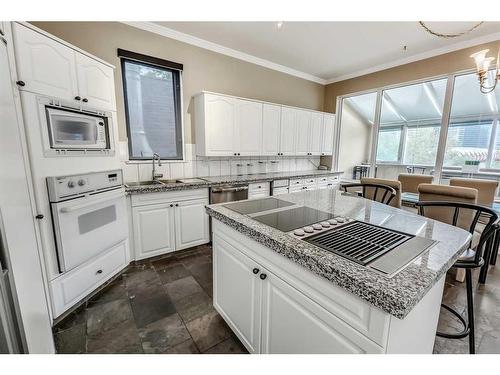 1-912 Memorial Drive Nw, Calgary, AB - Indoor Photo Showing Kitchen With Double Sink