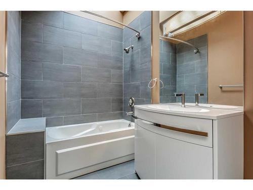1-912 Memorial Drive Nw, Calgary, AB - Indoor Photo Showing Bathroom