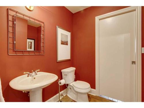 1316 34 Avenue Sw, Calgary, AB - Indoor Photo Showing Bathroom