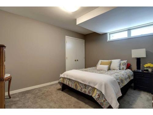1316 34 Avenue Sw, Calgary, AB - Indoor Photo Showing Bedroom