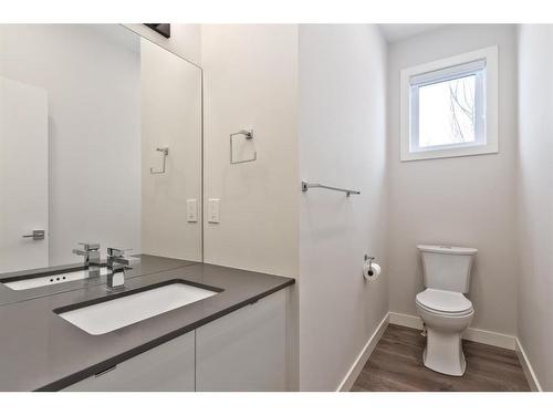 3-2615 12 Avenue Se, Calgary, AB - Indoor Photo Showing Bathroom