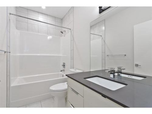 3-2615 12 Avenue Se, Calgary, AB - Indoor Photo Showing Bathroom