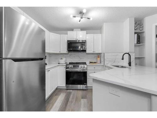 211-6000 Somervale Court Sw, Calgary, AB - Indoor Photo Showing Kitchen