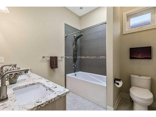 644 Country Meadows Close Nw, Diamond Valley, AB - Indoor Photo Showing Bathroom