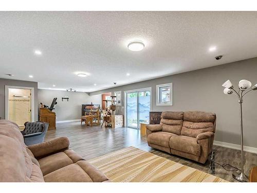644 Country Meadows Close Nw, Diamond Valley, AB - Indoor Photo Showing Living Room
