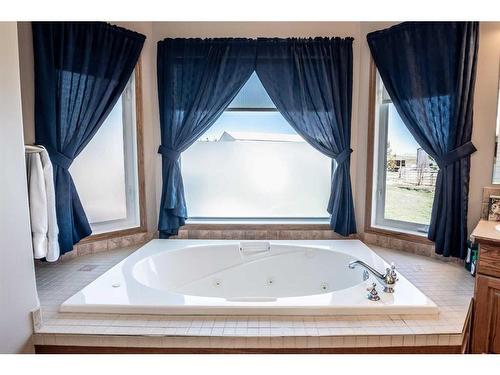 80131 434 Avenue West, Rural Foothills County, AB - Indoor Photo Showing Bathroom
