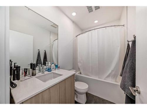 1010-1319 14 Avenue Sw, Calgary, AB - Indoor Photo Showing Bathroom