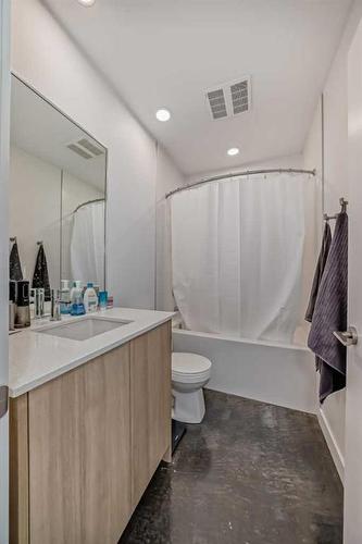 1010-1319 14 Avenue Sw, Calgary, AB - Indoor Photo Showing Bathroom