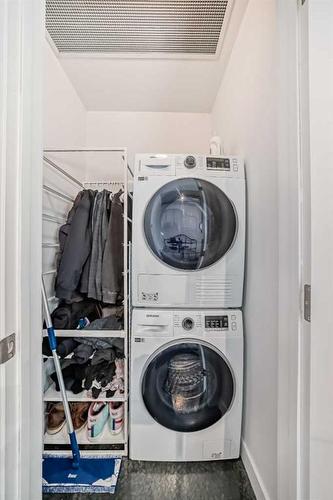 1010-1319 14 Avenue Sw, Calgary, AB - Indoor Photo Showing Laundry Room