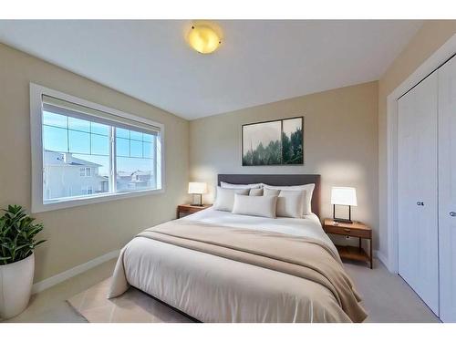 78 Royal Ridge Mount Nw, Calgary, AB - Indoor Photo Showing Bedroom