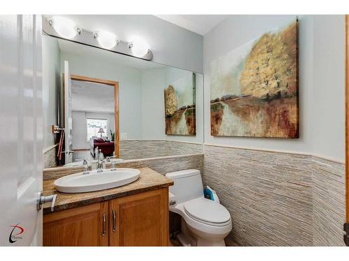 77 Rockbluff Place Nw, Calgary, AB - Indoor Photo Showing Bathroom