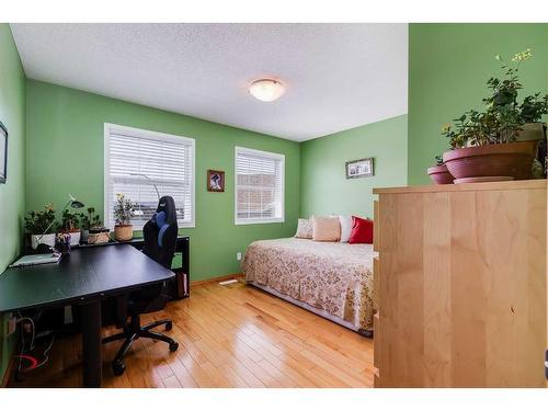 77 Rockbluff Place Nw, Calgary, AB - Indoor Photo Showing Bedroom
