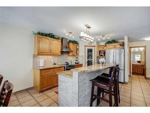 77 Rockbluff Place Nw, Calgary, AB - Indoor Photo Showing Kitchen