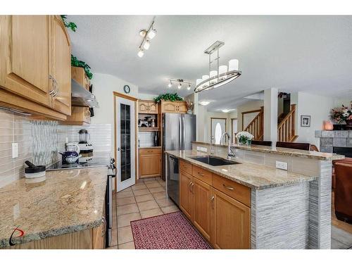 77 Rockbluff Place Nw, Calgary, AB - Indoor Photo Showing Kitchen