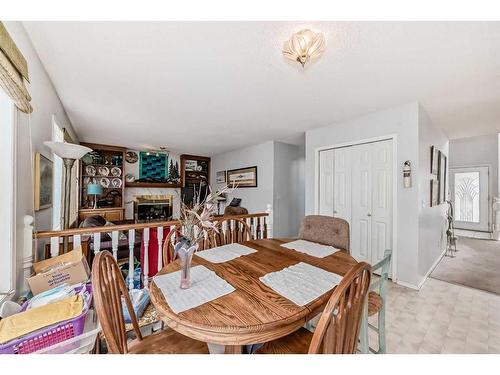 1603 St Andrews Place Nw, Calgary, AB - Indoor Photo Showing Dining Room