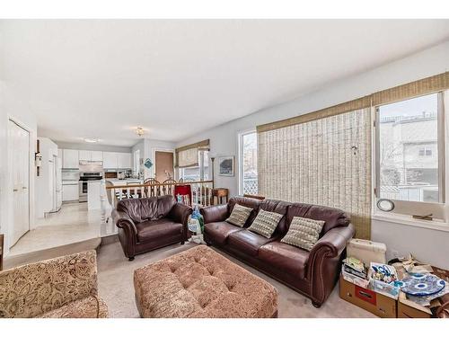 1603 St Andrews Place Nw, Calgary, AB - Indoor Photo Showing Living Room