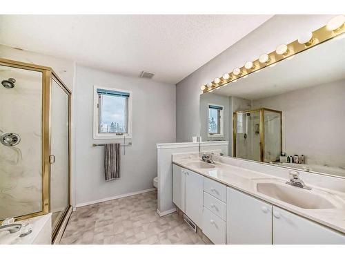1603 St Andrews Place Nw, Calgary, AB - Indoor Photo Showing Bathroom