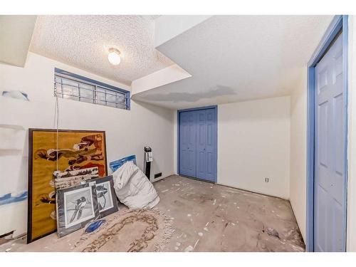 1603 St Andrews Place Nw, Calgary, AB - Indoor Photo Showing Other Room
