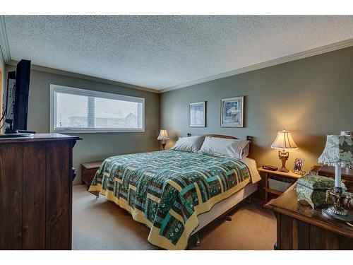 32 Sunmeadows Place Se, Calgary, AB - Indoor Photo Showing Bedroom