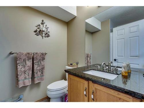 32 Sunmeadows Place Se, Calgary, AB - Indoor Photo Showing Bathroom