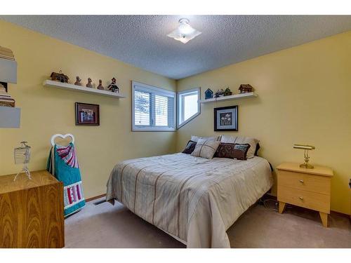 32 Sunmeadows Place Se, Calgary, AB - Indoor Photo Showing Bedroom