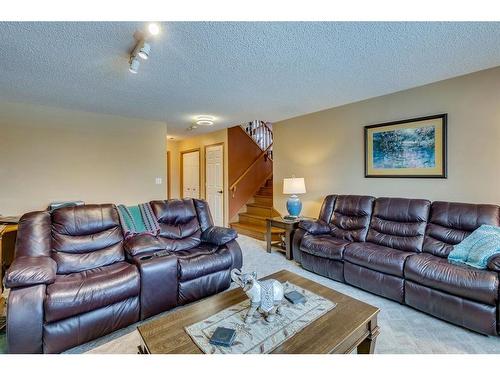 32 Sunmeadows Place Se, Calgary, AB - Indoor Photo Showing Living Room