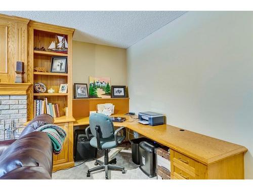 32 Sunmeadows Place Se, Calgary, AB - Indoor Photo Showing Office