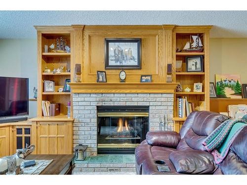 32 Sunmeadows Place Se, Calgary, AB - Indoor Photo Showing Living Room With Fireplace