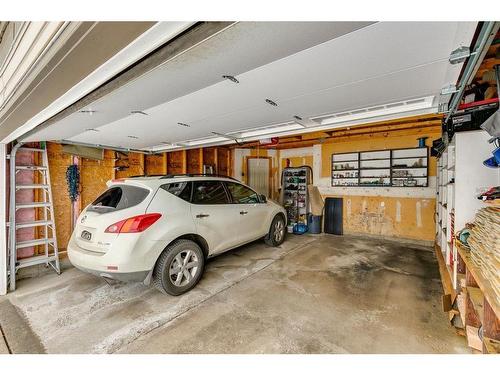32 Sunmeadows Place Se, Calgary, AB - Indoor Photo Showing Garage