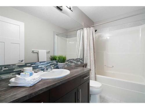 48 Sage Bluff Green Nw, Calgary, AB - Indoor Photo Showing Bathroom