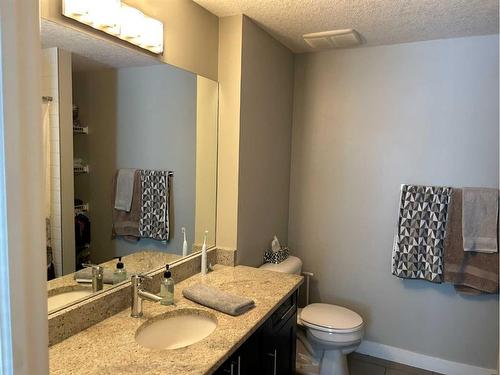 206-117 19 Avenue Ne, Calgary, AB - Indoor Photo Showing Bathroom