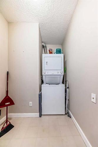 320-1800 14A Street Sw, Calgary, AB - Indoor Photo Showing Laundry Room