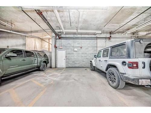 320-1800 14A Street Sw, Calgary, AB - Indoor Photo Showing Garage