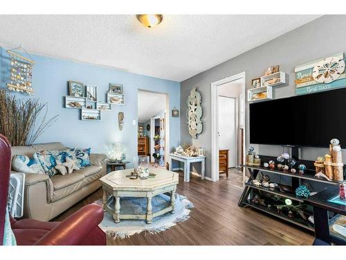 1238 Osler Street, Carstairs, AB - Indoor Photo Showing Living Room