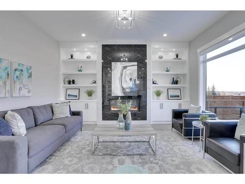 414 30 Avenue Ne, Calgary, AB - Indoor Photo Showing Living Room