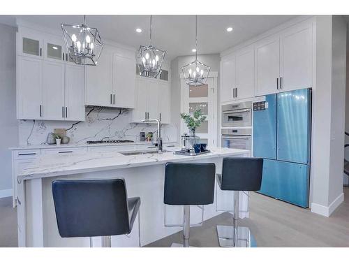 414 30 Avenue Ne, Calgary, AB - Indoor Photo Showing Kitchen With Upgraded Kitchen