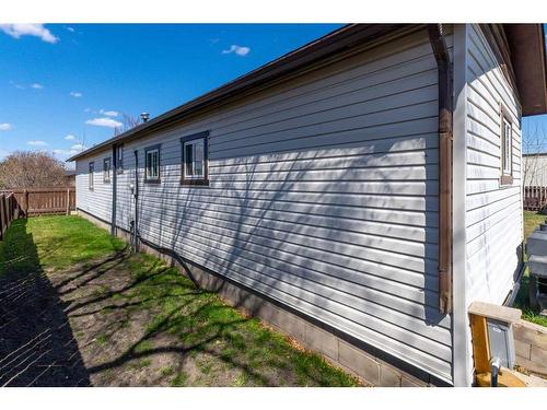 1233 Downie Street, Carstairs, AB - Outdoor With Exterior