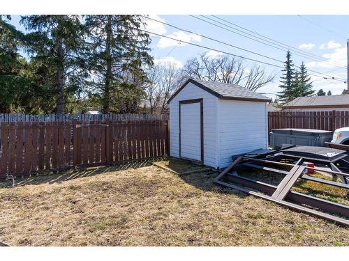 1233 Downie Street, Carstairs, AB - Outdoor